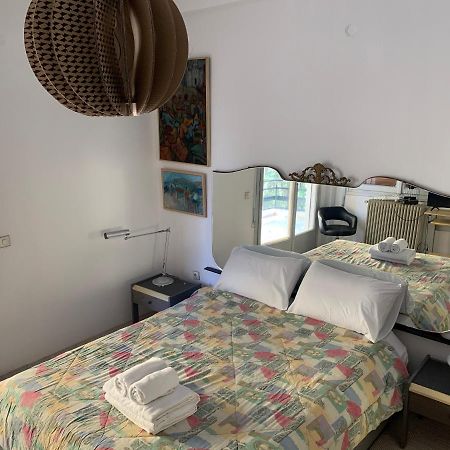 Appartamento Vintage 70S Flat Atene Esterno foto